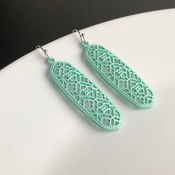 NEW Oval Filigree Earrings (mint) - Picture 4 of 8